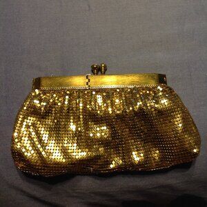 Vintage Duramesh Kisslock Rhinestone Gold Tone Metal Mesh Coin Purse Clutch